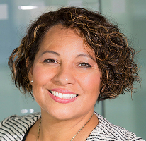Portret van Claire Ashford, hoofd financiële regelgeving compliance